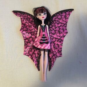 G2 Ghoul to Bat Draculaura